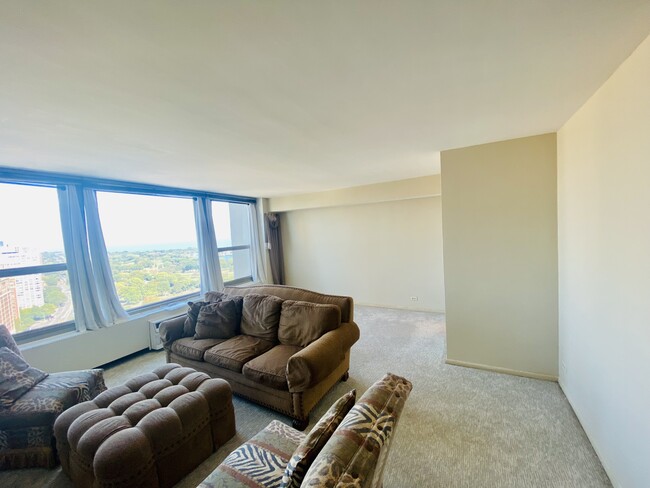 Foto del edificio - 3600 N Lake Shore Dr