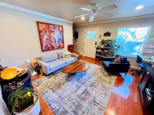Sala de estar - 1500 East Side Dr