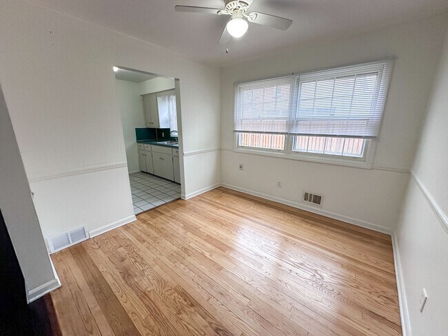 Foto del edificio - 960-964 Kentwood NE