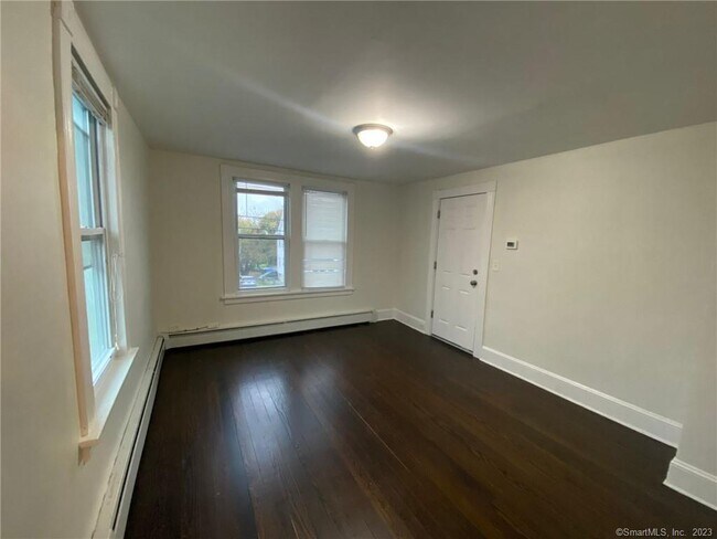 Building Photo - 128 Barnum Ter