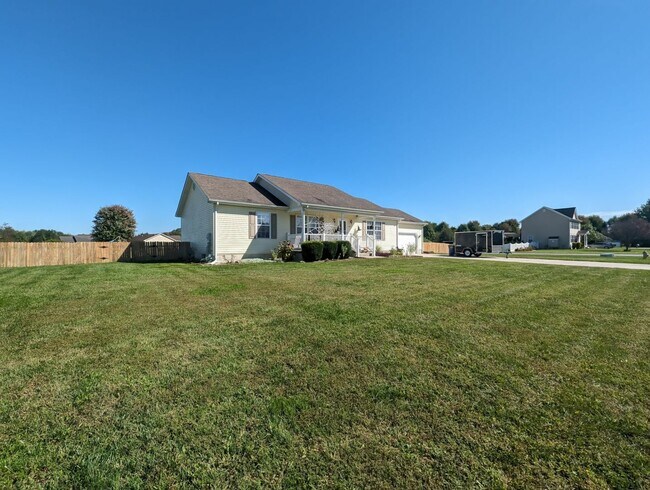 Building Photo - Spacious 3-Bedroom Gem at 441 W Chestnut R...