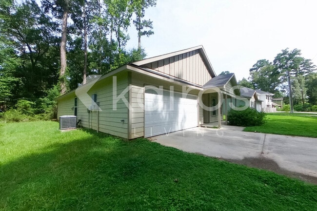 Building Photo - 204 Wild Oak