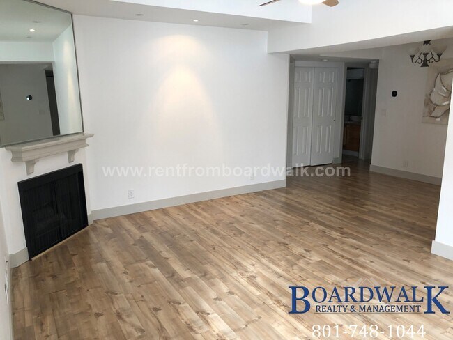 Foto del edificio - **Beautiful Condo on Main St in Bountiful**