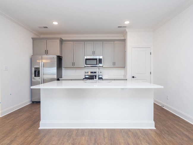 Building Photo - 637 Cottage Grv Cir