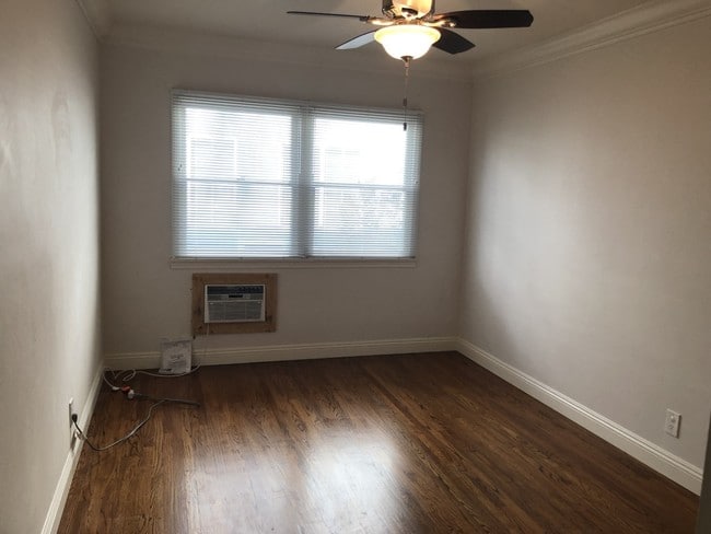 Building Photo - 5553 Matilija Ave