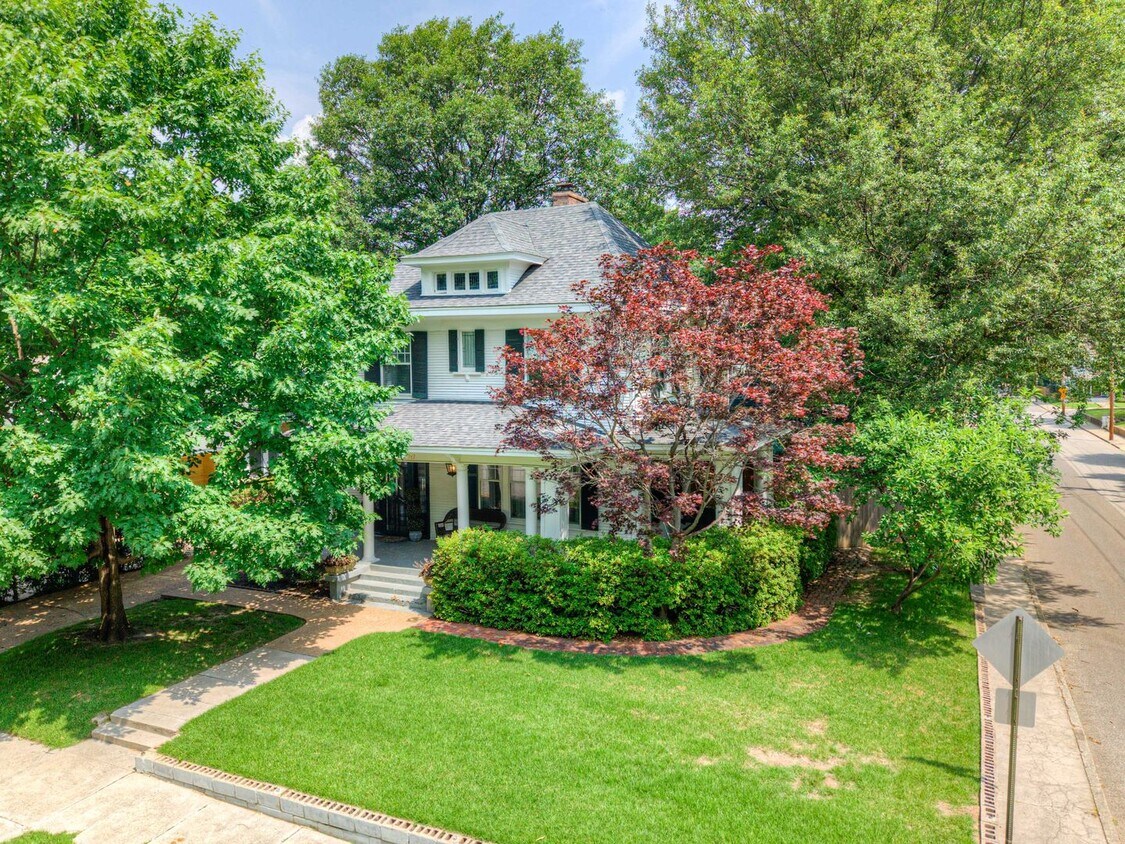Foto principal - Beautiful 2 story home in the Central Gard...