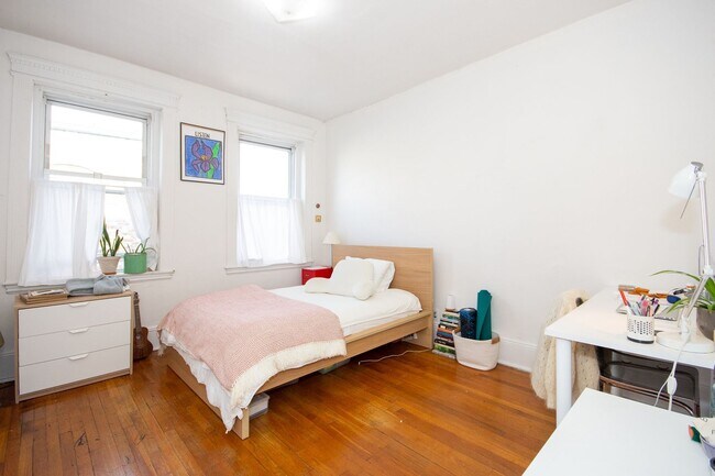 Foto del edificio - Newly renovated two bedroom, MUST SEE, Great Packard's Corner location