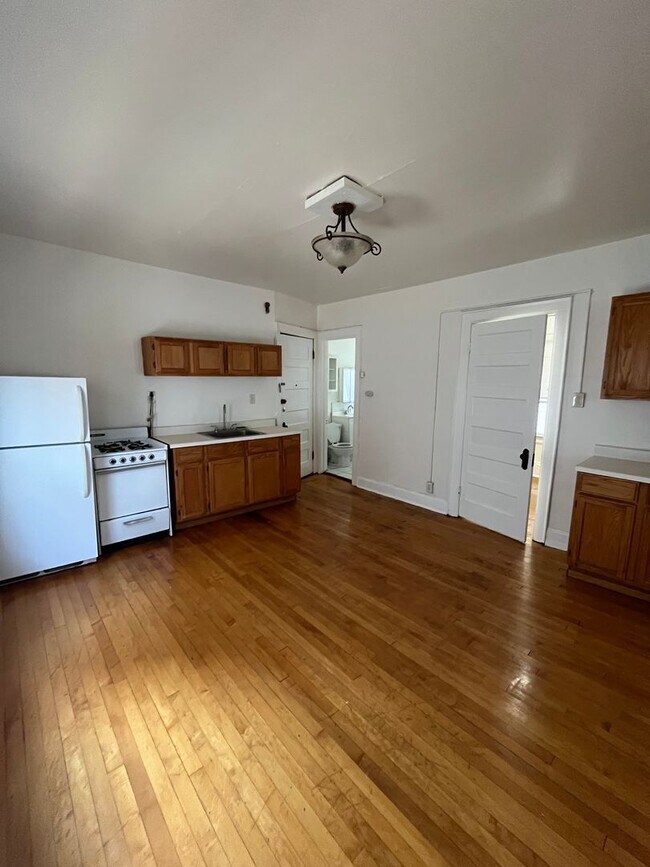 Foto del edificio - Charming 2-Bedroom Gem in the Heart of Mil...