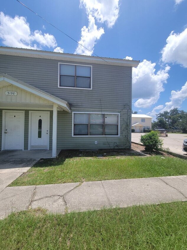 Primary Photo - Three bedroom townhouse in Lake Park