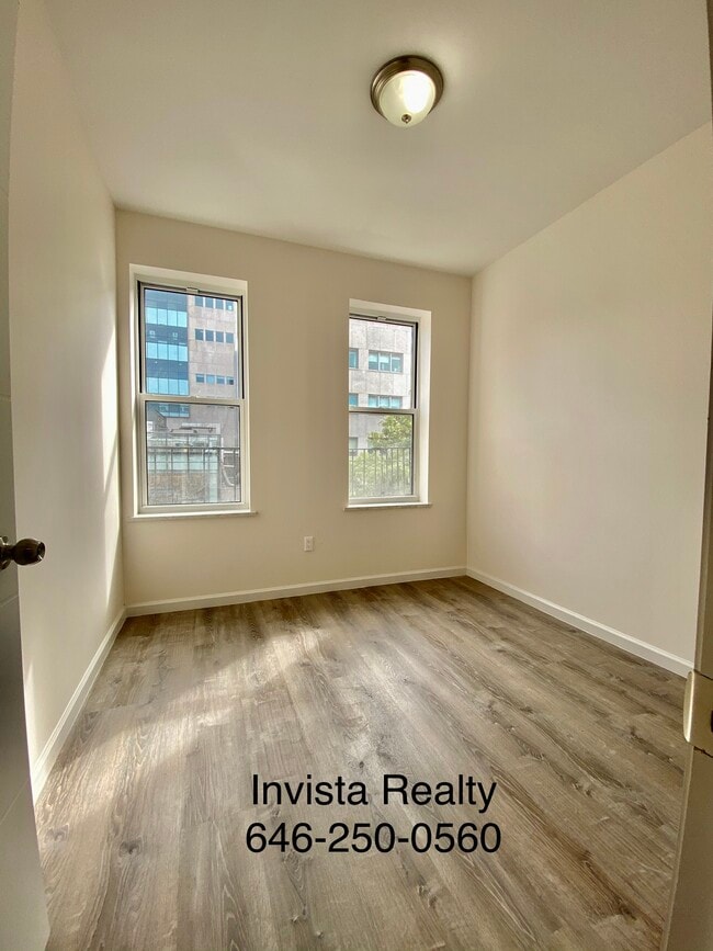 Building Photo - 25-17 30th Ave