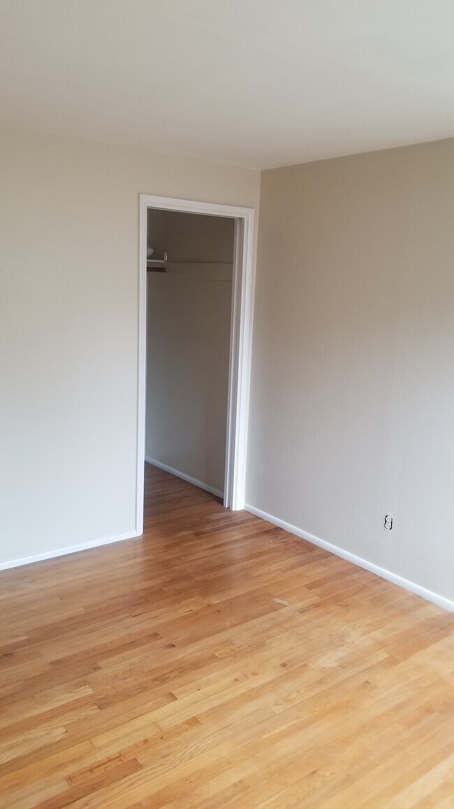 Bedroom Walk-in Closet - 2501 N Mullen St