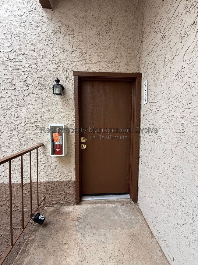 Foto del edificio - 4554 E Paradise Village Pkwy N