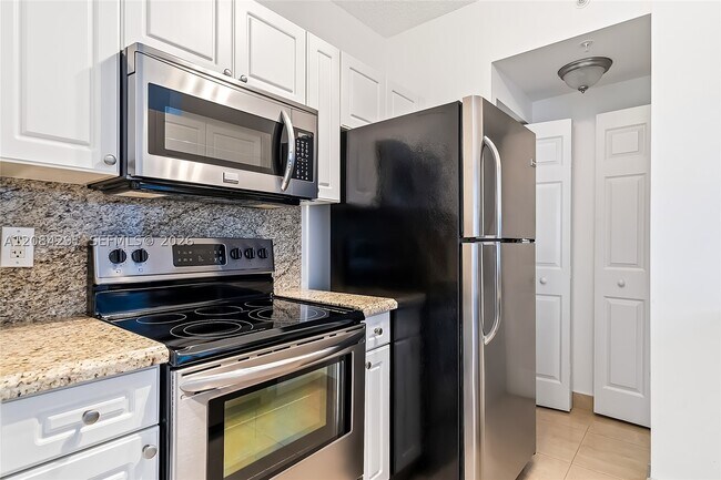 Foto del edificio - 17150 N Bay Rd
