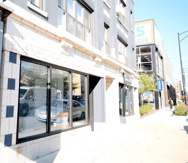Foto del edificio - 946 W Montrose Ave