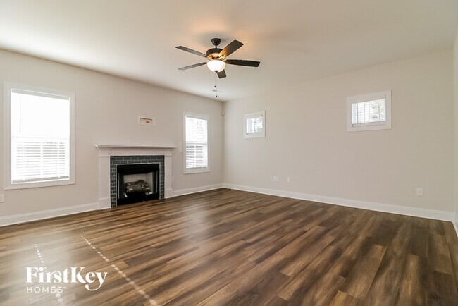 Foto del edificio - 265 Creek Crossing Dr