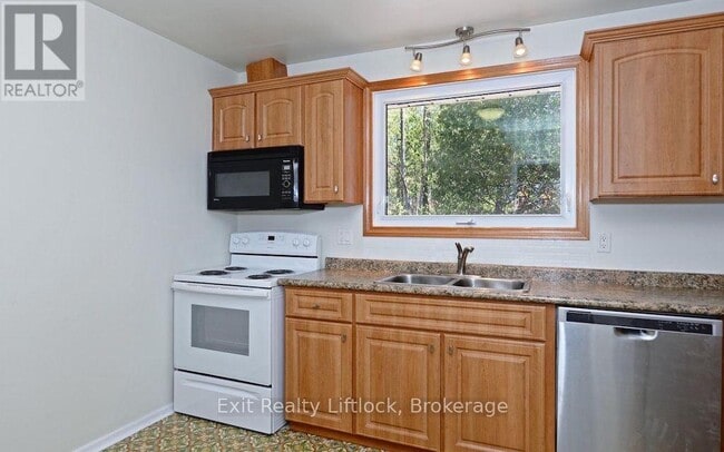 Building Photo - 4 Wallis Dr