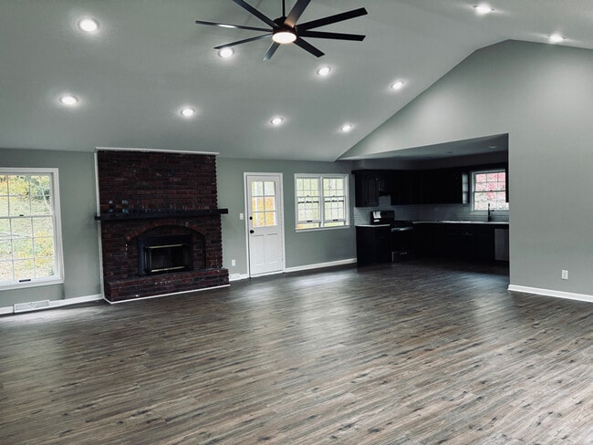 Building Photo - 6724 N Garfield Ave