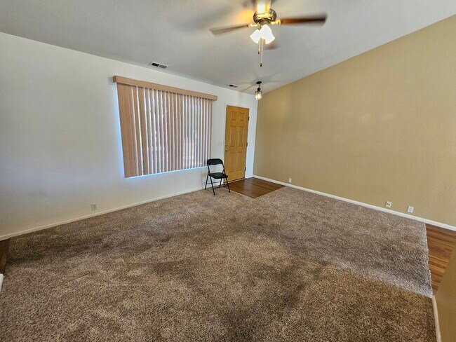 Foto del edificio - 6443 Hannah Rose Rd