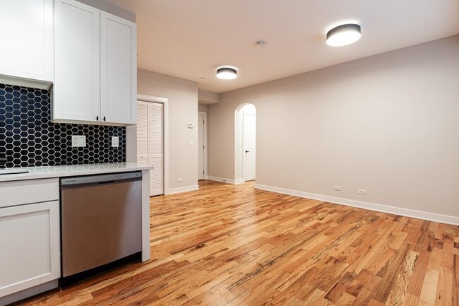 Photo - 656 West Wrightwood Avenue #303 Apartment