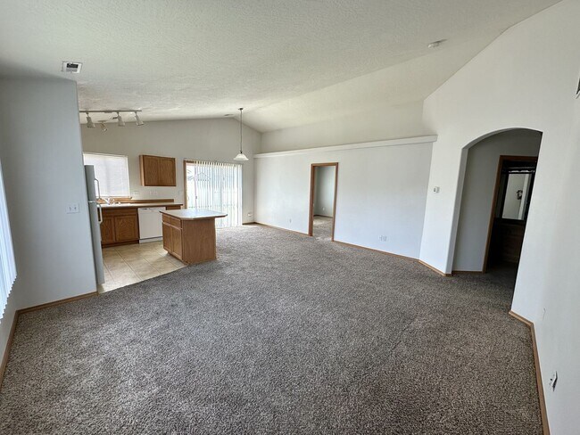 Foto del edificio - Welcoming 3-bedroom 2 bathroom in Pasco