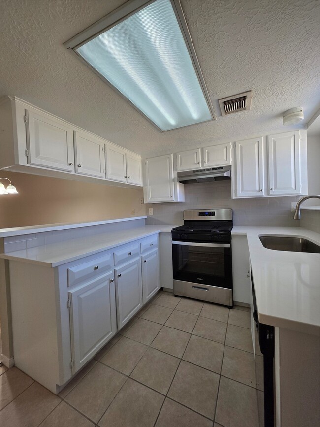 Building Photo - 1969 Country Village Blvd