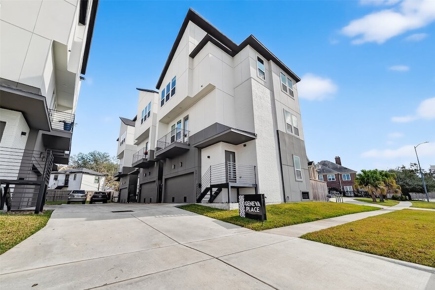 Photo - 2511 N Macgregor Way Unit