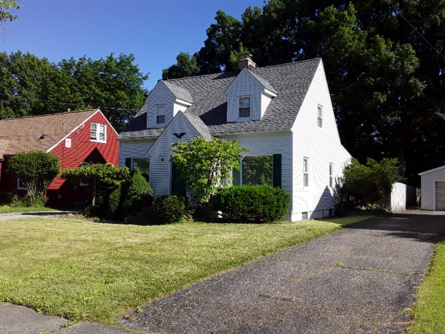 Building Photo - 1563 Berendo Ave