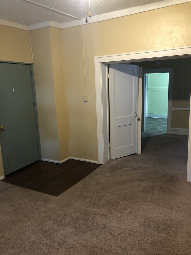 Entry - 2210 Miami St