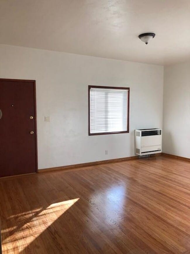 Building Photo - One-bedroom apartment in North Berkeley be...