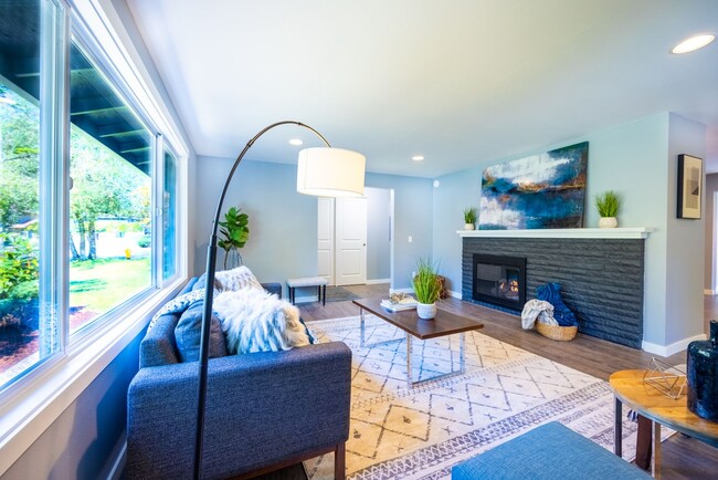 Building Photo - South Renton Rambler - Beautifully remodel...