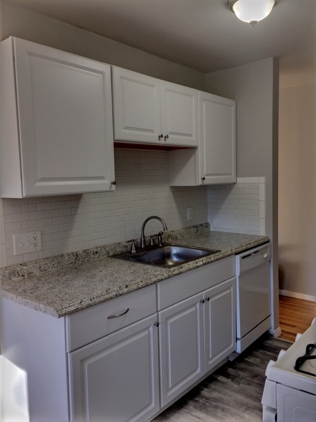 Building Photo - 205 Regency Park Drive