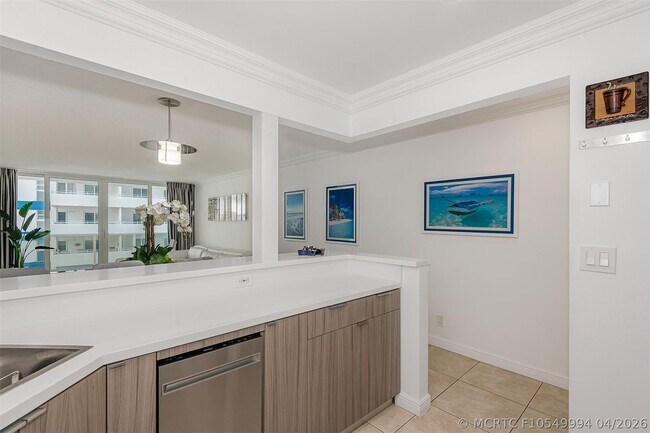 Building Photo - 3140 S Ocean Dr