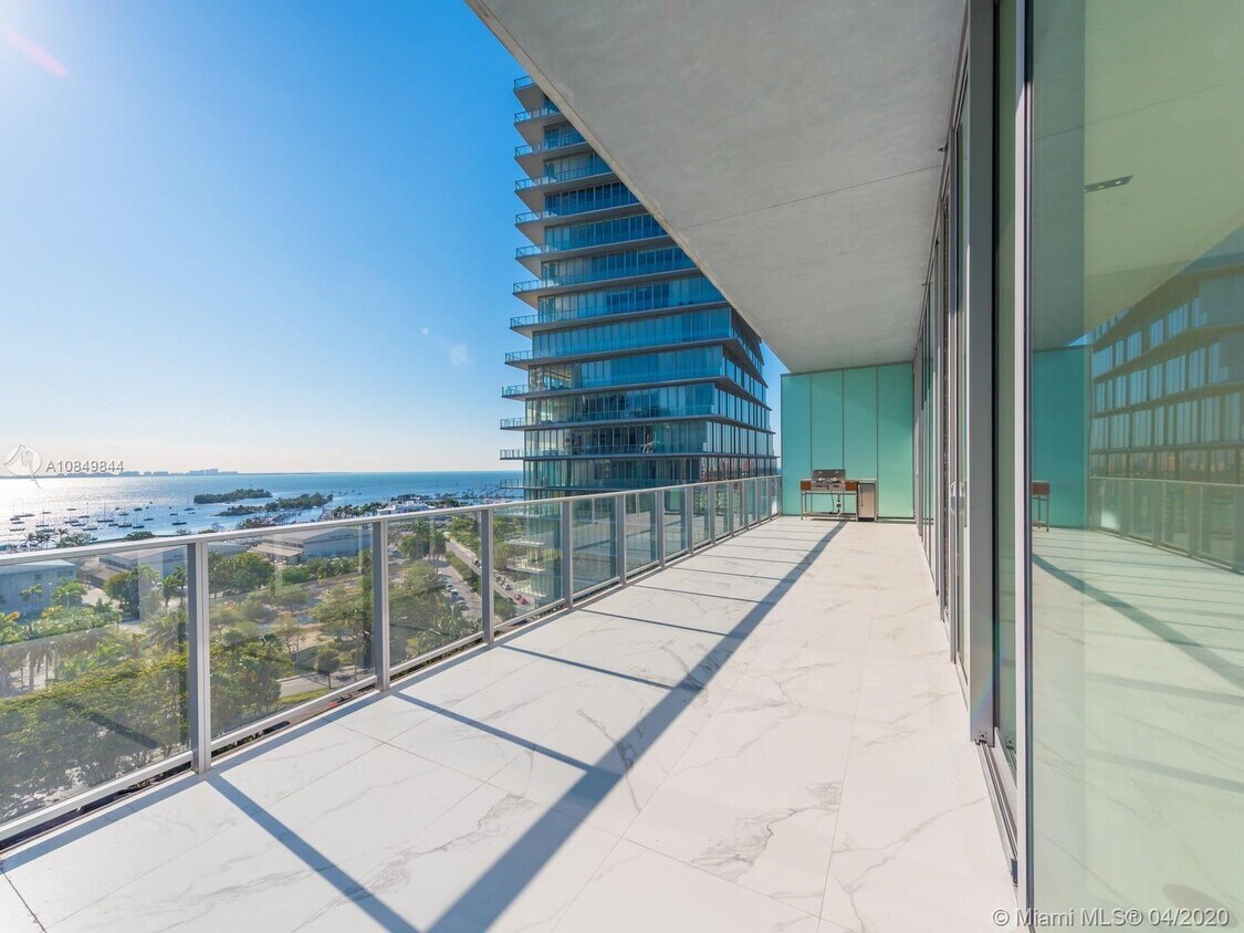 Primary Photo - 2669 S Bayshore Dr
