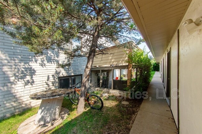 Building Photo - 3061 Reed Ave