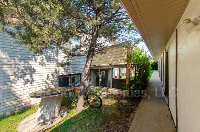 Foto del edificio - 3061 Reed Ave