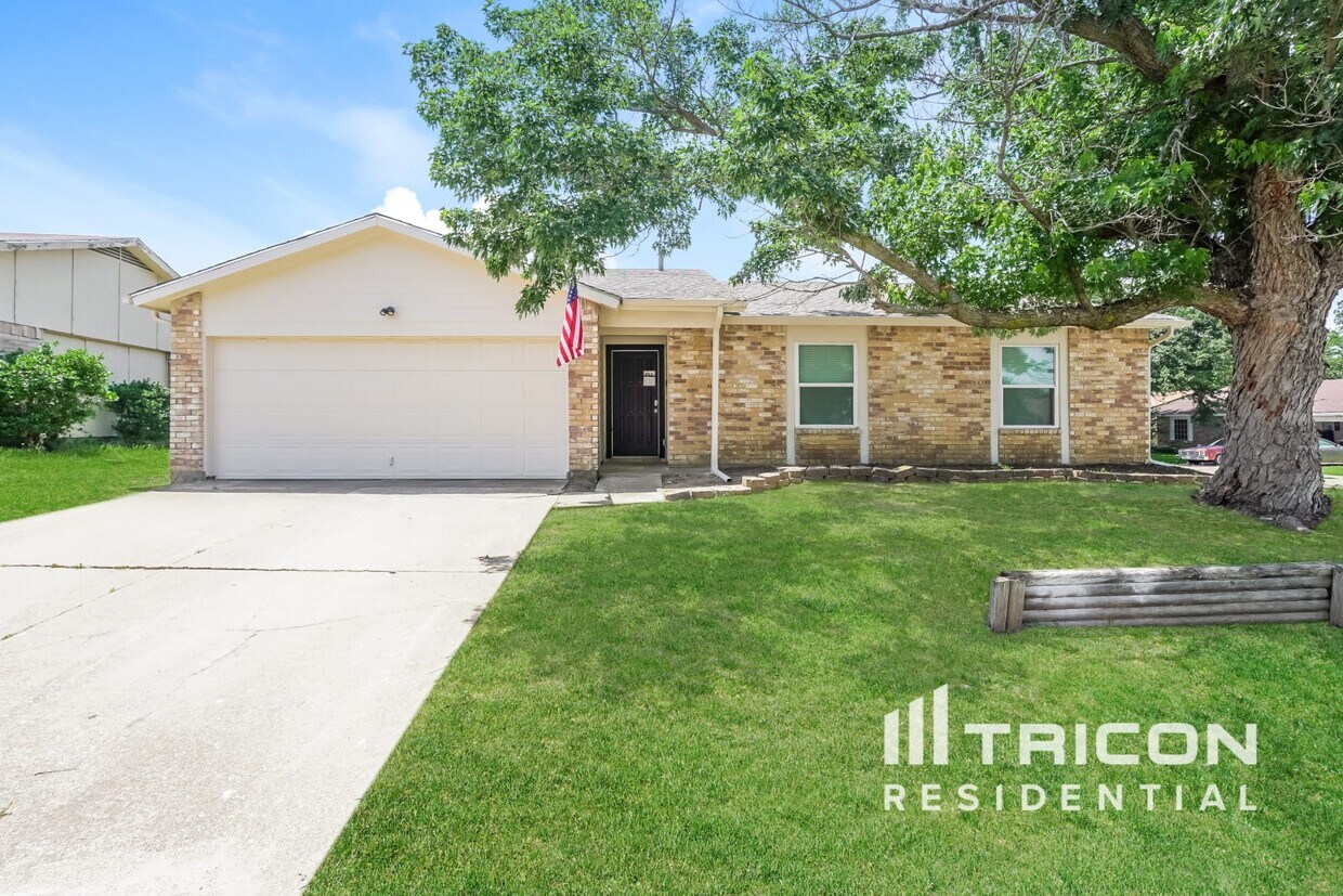 Foto principal - 828 W Embercrest Dr