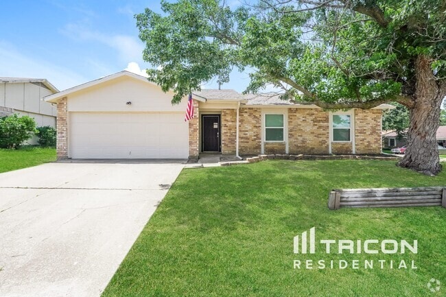 Building Photo - 828 W Embercrest Dr