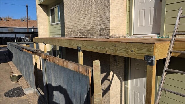 Building Photo - 2124 Burton Dr