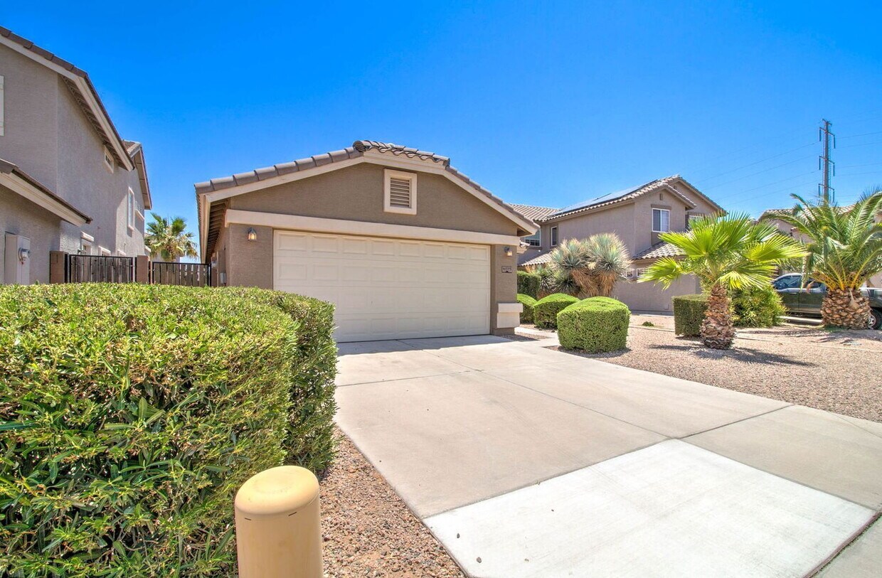 Foto principal - 41375 W Cahill Dr