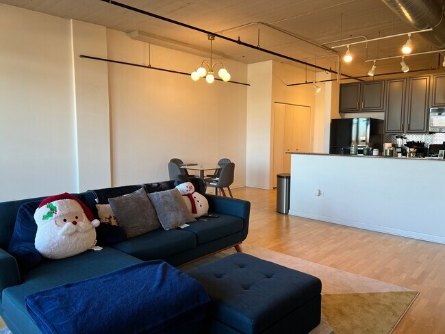 Foto del edificio - 1550 S Blue Island Ave