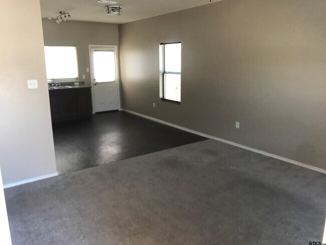 Foto del edificio - 17398 Stacy St