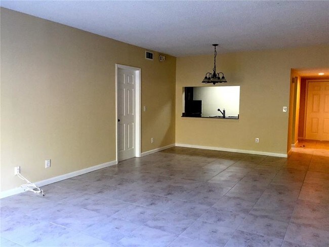 Foto del edificio - 3305 NW 101st Ave