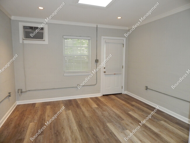 Building Photo - 712 Highland Ave NE