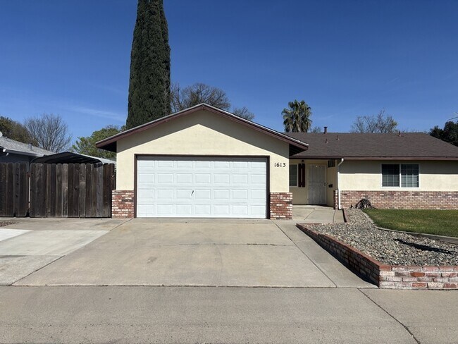 Foto del edificio - 1613 San Carlos Ln