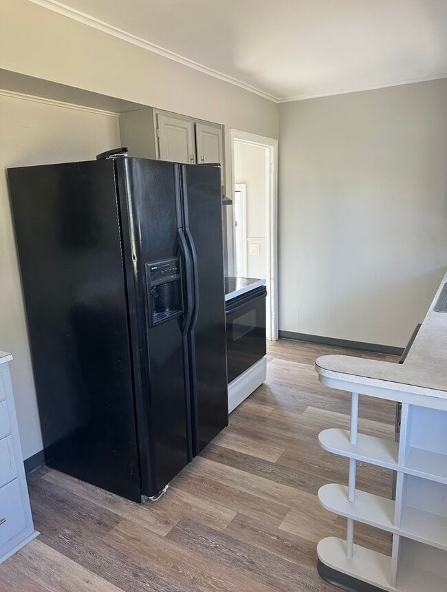 Building Photo - JP409-411 E. Bismark