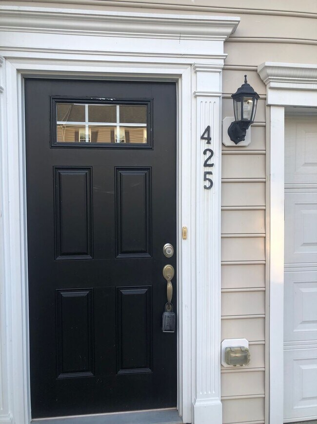 Foto del edificio - Spacious, Large, Luxury Hockessin, Delaware Townhome