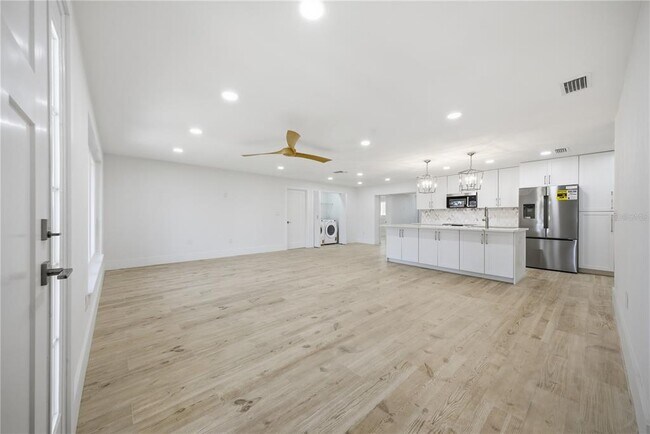Building Photo - 1301 62nd Terrace S