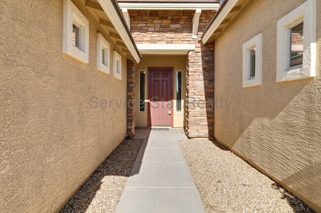 Foto del edificio - 18146 W Young St