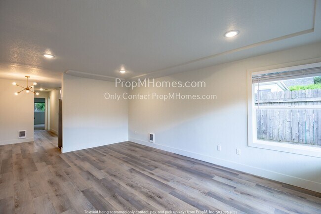 Building Photo - Light & Bright 1-Bedroom Duplex in Rose Ci...
