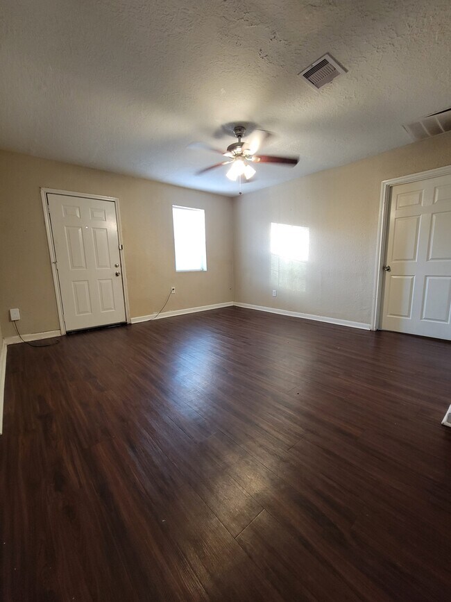 Unidad C - Sala de estar - 126 Gulf Pump Rd